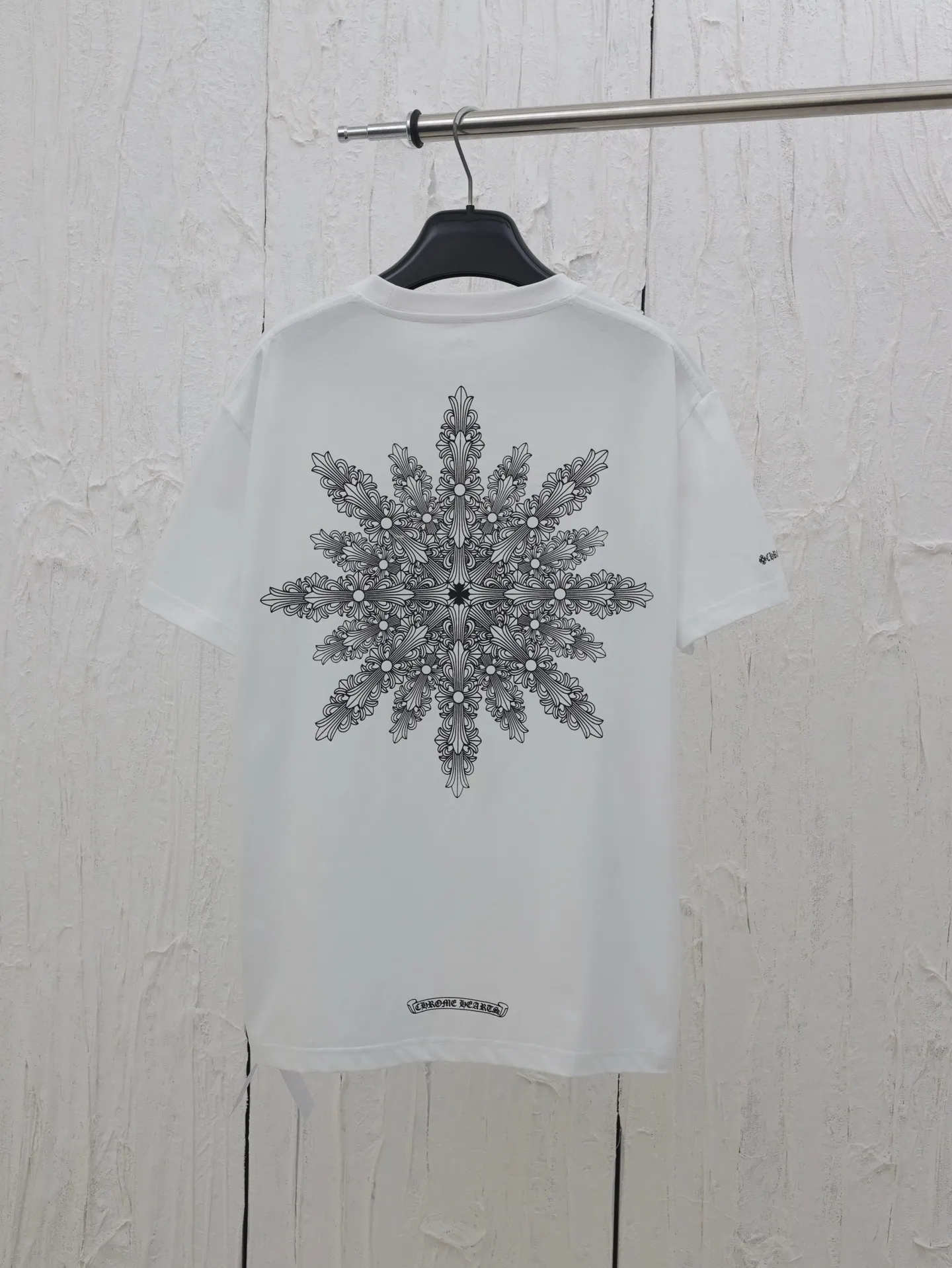 🅿️270 Come Hearts*/Cro Hearts 25SS back snowflake cross short-sleeved T-shirt. The fabric is made of 26-woven 200g cotton. The printing uses special imported slurry. Customized supporting accessories. Size: S/M/L